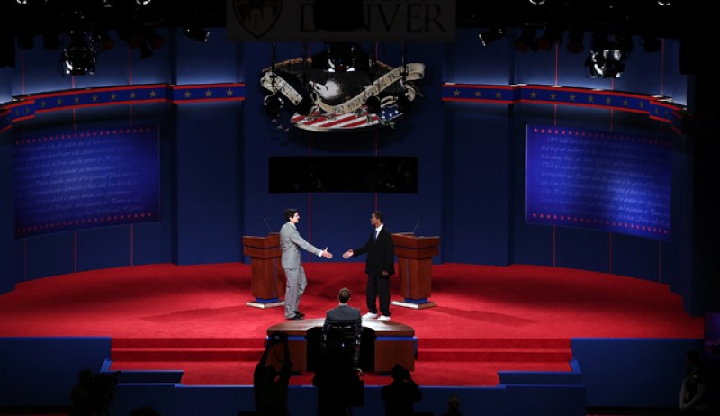 Estudiantes de la Universidad de Denver posan como Romney y Obama en los ensayos para el debate de este miércoles.