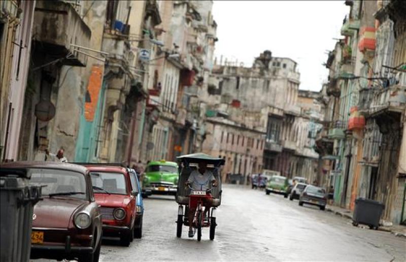 1 DE JULIO, 2013:El Gobierno de Cuba planea recuperar el uso de la bicicleta como una de las alternativas para paliar los problemas de transporte público, según indicó el vicepresidente, Marino Murillo.