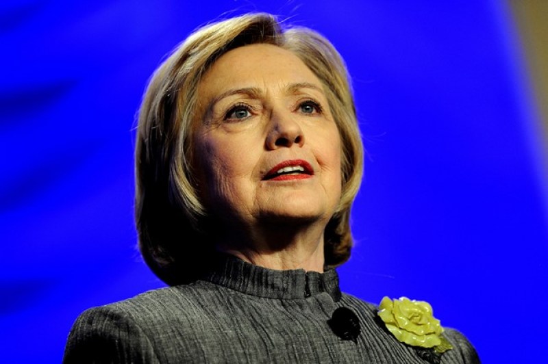 Hillary pide fin de embargo a Cuba
