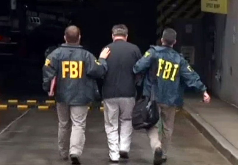Todos los implicados enfrentan cargos federales por fraude, según las autoridades.
