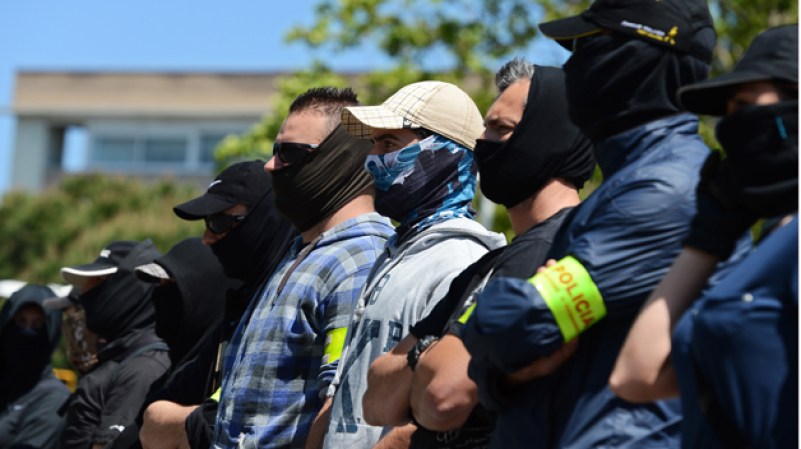 JUEVES 3 DE MAYO: La ciudad española de Barcelona acoge esta semana una reunión del Banco Central Europeo en la que se prevé que la entidad insistirá en la necesidad de austeras reformas. Unos 8,000 agentes policiales se han desplegado en la ciudad.