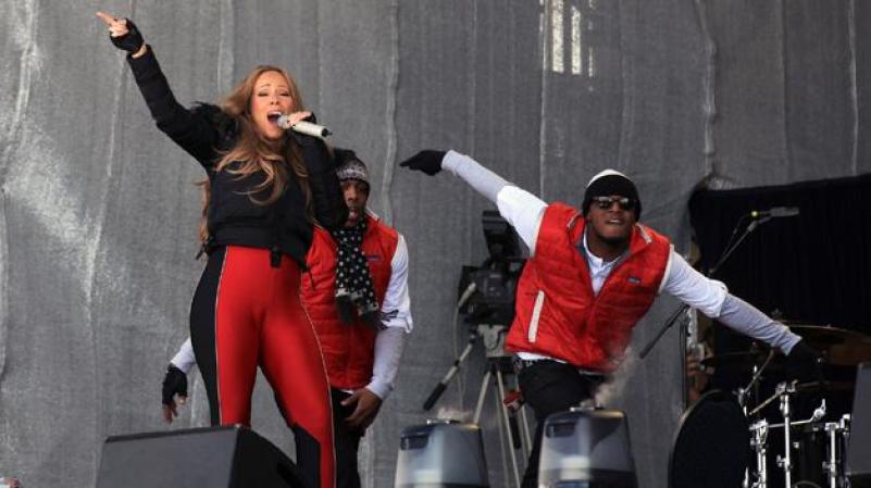 LUNES 30 DE ABRIL: La cantante Mariah Carey fue la encargada de cerrar este año la época de esquiar en Austria con su participación en el concierto “Top of the Mountain” en un lujoso complejo turístico.