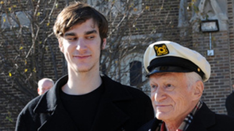 La policía de Pasadena informó en febrero de 2012 que Marston Hefner, hijo de Hugh Hefner, fue arrestado tras una discusión con su novia, la modelo Claire Sinclair, episodio que supuestamente terminó a los golpes. El heredero del imperio "Playboy" fue liberado de momento tras pagar una fianza de $20,000.