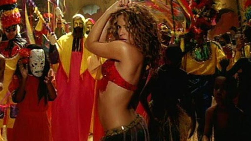 Videos como el de su sencillo Hips Don´t Lie (Mis caderas no mienten) muestran la fusión entre las distintas influencias de la cantante.