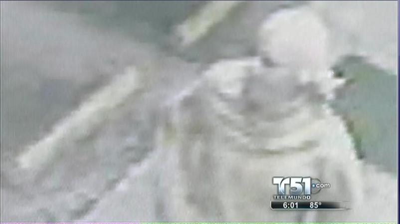 Sin embargo, en esta imagen tomada de video al que supuestamente es el ladrón ninja se le logra ver el rostro.