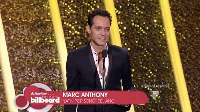 Marc Anthony siguió recibiendo premios, entre ellos el más esperado, artista del año.