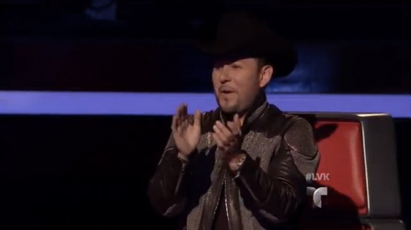 El propio Roberto Tapia se pudo de pie por tan magnifica interpretación.