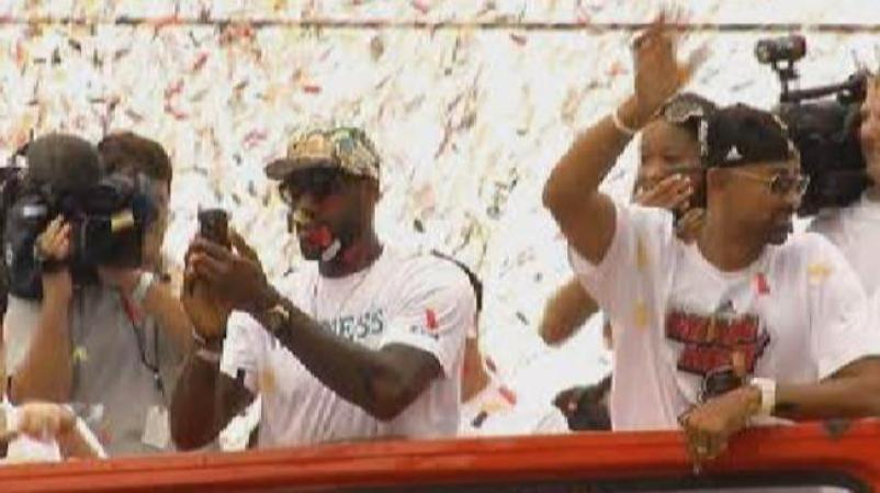 Magistral desfile de la victoria de los campeones Miami Heat
