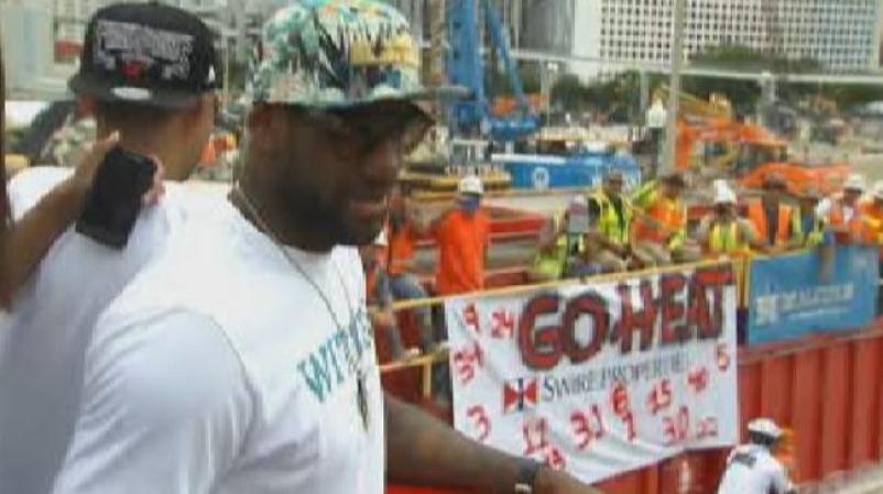 Magistral desfile de la victoria de los campeones Miami Heat.