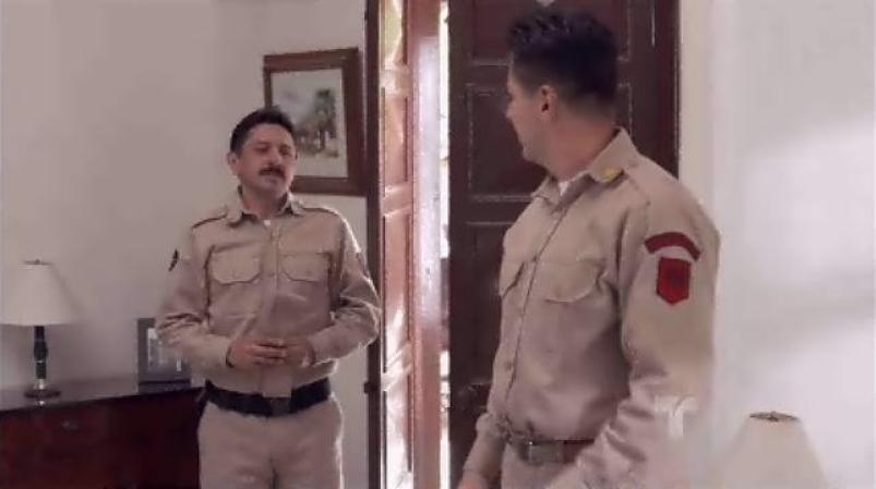 Al parecerle sospechoso se lo reporta al día siguiente al Coronel Pavón.