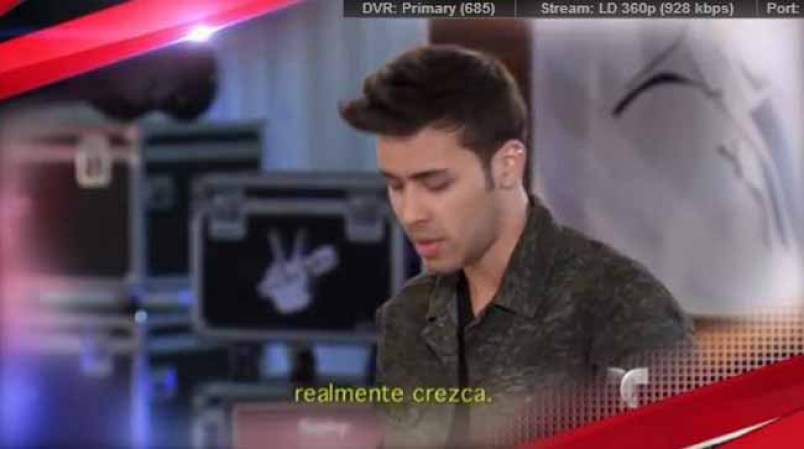 Prince Royce preparando a Paola durante los ensayos. Dixce que escogió la canción para que Paola trabajara otra faceta y verla empezando abajo para verla como va creciendo en el desarrollo de la canción.