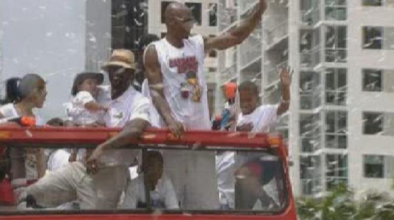Magistral desfile de la victoria de los campeones Miami Heat