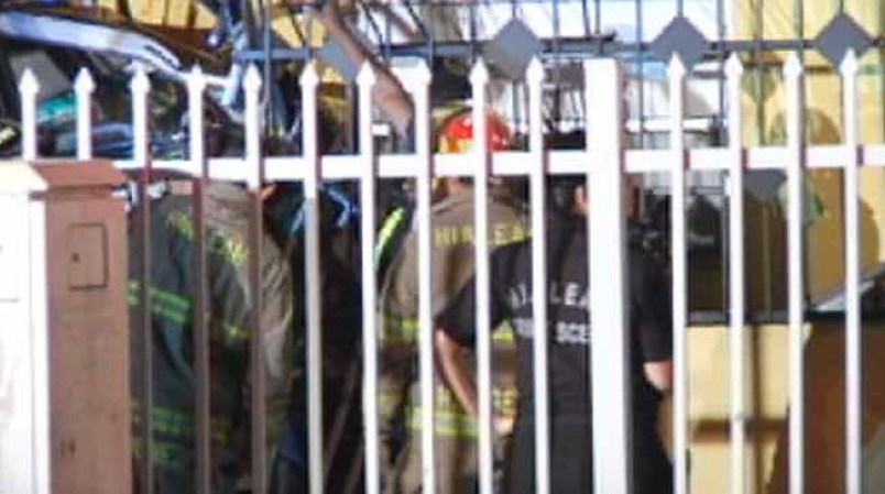 Un hombre identificado como Ramón Lorido que robó un camión de remolque llevó a las autoridades en una persecución antes de chocar el camión en un edificio de apartamentos en Hialeah la madrugada del miércoles 7 de agosto del 2013.
