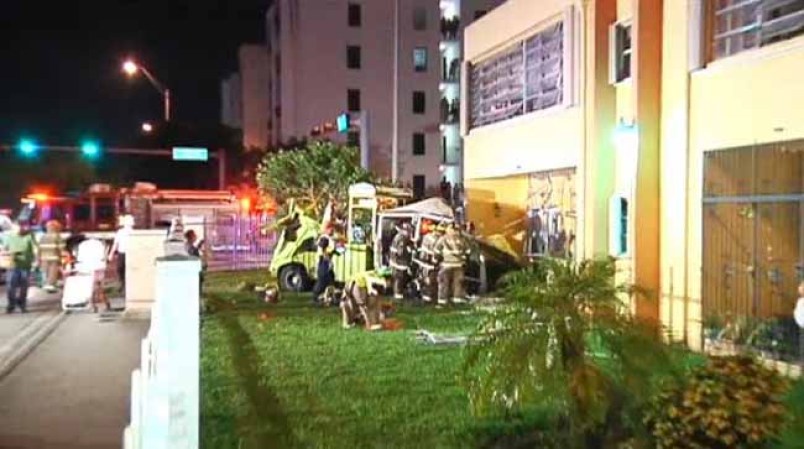 Un hombre identificado como Ramón Lorido que robó un camión de remolque llevó a las autoridades en una persecución antes de chocar el camión en un edificio de apartamentos en Hialeah la madrugada del miércoles 7 de agosto del 2013.