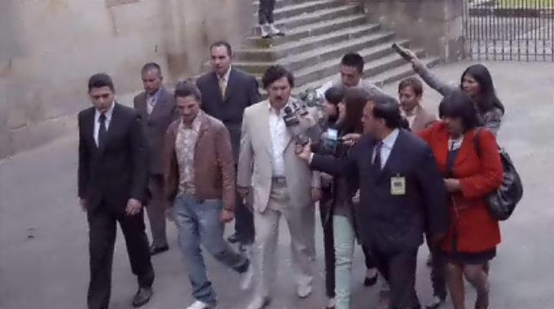 El misterio de la fortuna de Escobar empieza a inquietar a los medios.