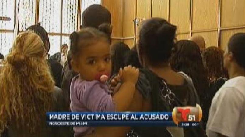 Familiares de Génesis llegan a la corte