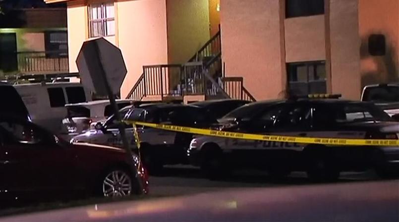 Entrada del edificio donde murió la joven víctima.