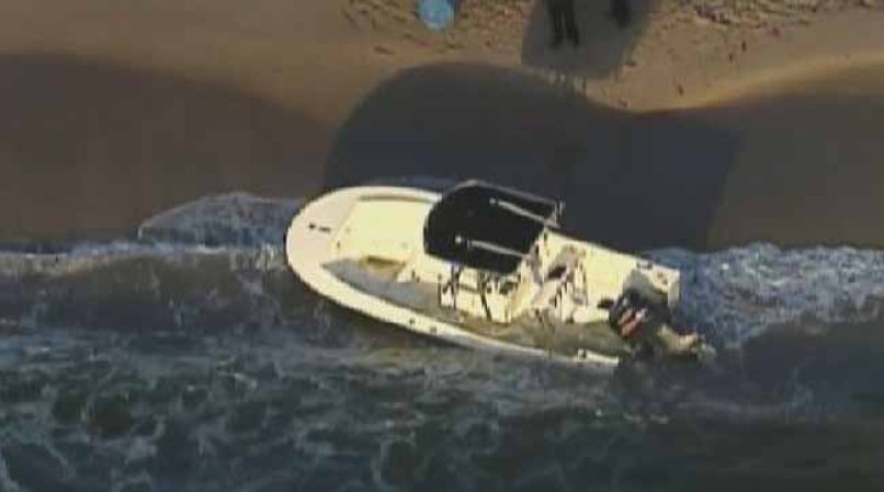 29 DE SEPTIEMBRE, 2013-La policía de Fort Lauderdale está investigando después de que un bote que contiene drogas llegó a la orilla en la madrugada de este lunes.