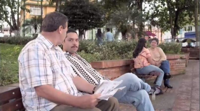 Mientras el Topo y el Chili "hacen la inteligencia" para llegar a la finca y cumplir con el mandato de Escobar.