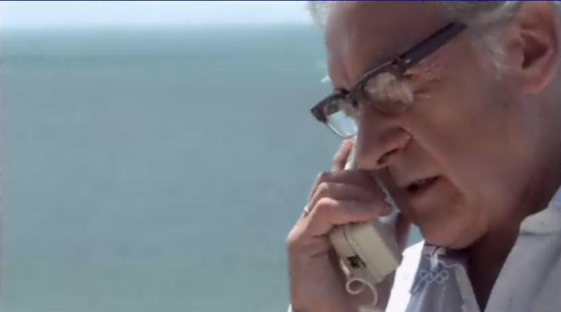 El ex Presidente no puede creer que lo estén contactando a él pero acepta reunirse con Pablo y su gente.