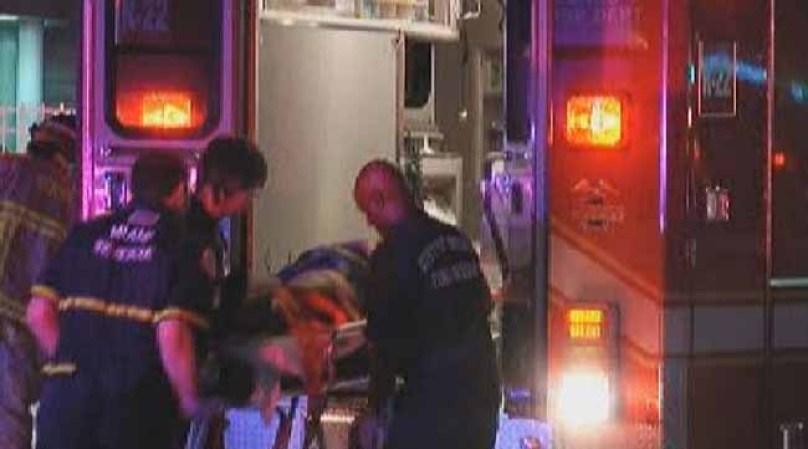 Una persona murió y otra fue hospitalizada en un accidente en el centro de Miami la mañana del miércoles.