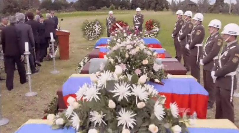 El Coronel Jiménez es enterrado con todos los honores.