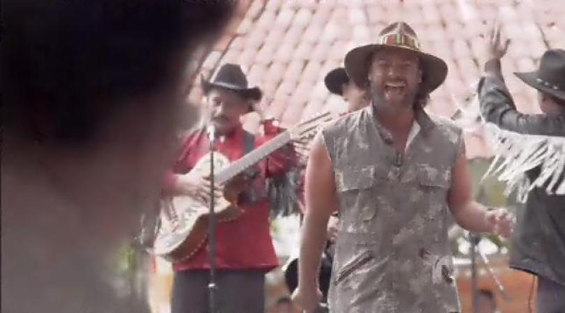 Marcos Herber, como lo habían acordado, llega a festejar a la finca de Escobar.
