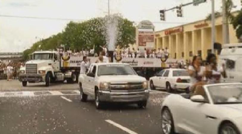 Magistral desfile de la victoria de los campeones Miami Heat