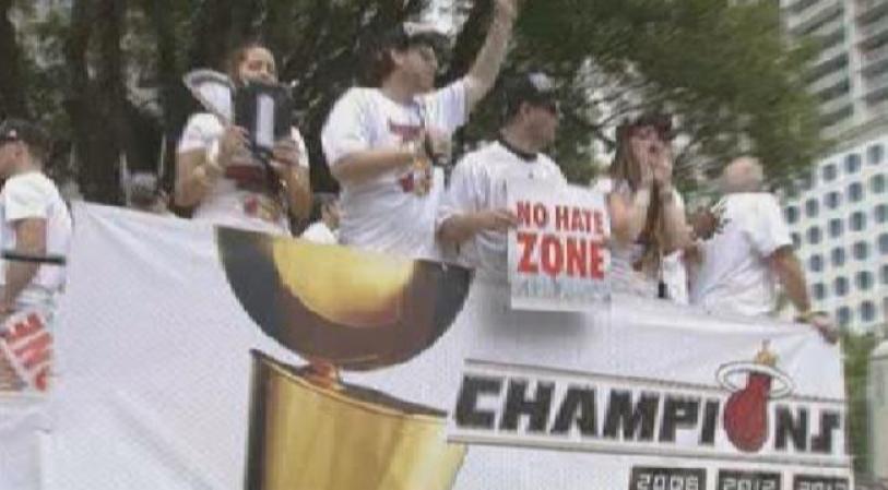Magistral desfile de la victoria de los campeones Miami Heat