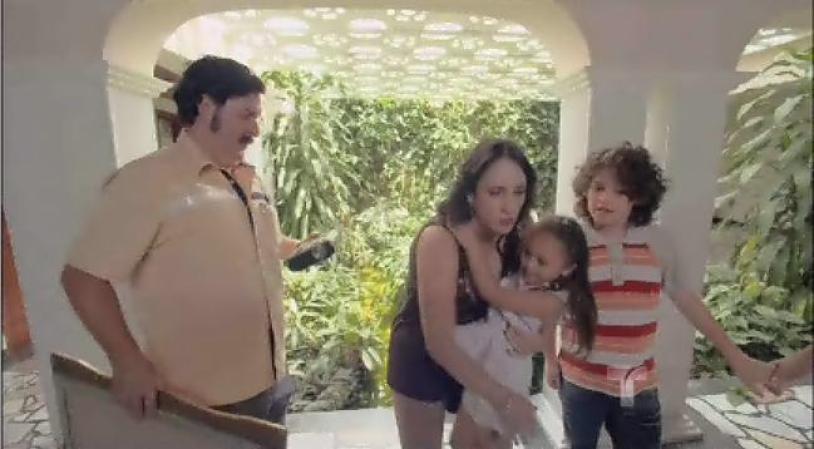 Patricia y los niños empiezan a guardar todo para huir.