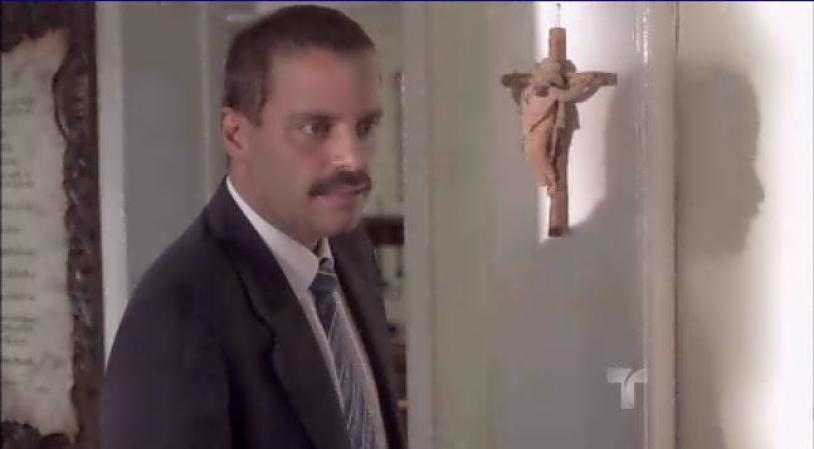 Y pide una cita, la cual consigue para unos días después.