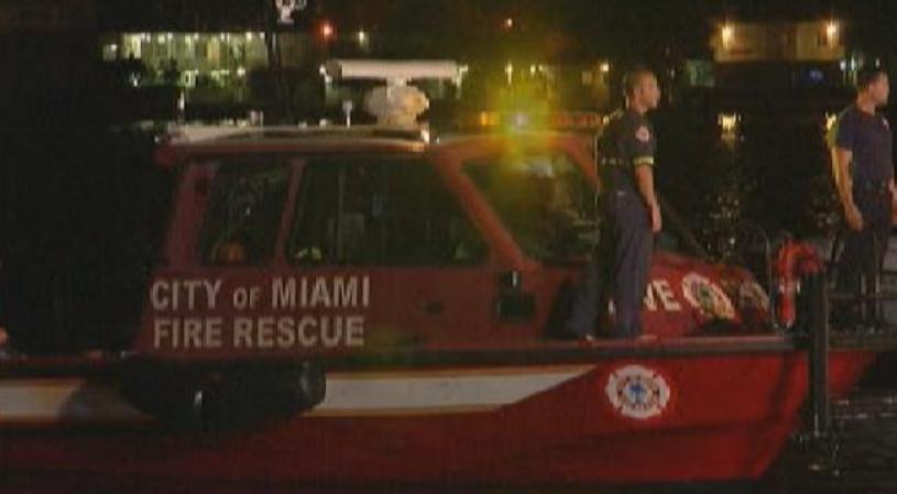 Los buzos de varias agencias, incluyendo los bomberos de Miami-Dade y la Policía de Miami-Dade, respondieron a la escena. Dos equipos de rescate de la Guardia Costera de la estación de Miami también respondieron para ayudar a los bomberos y a los equipos de la policía.