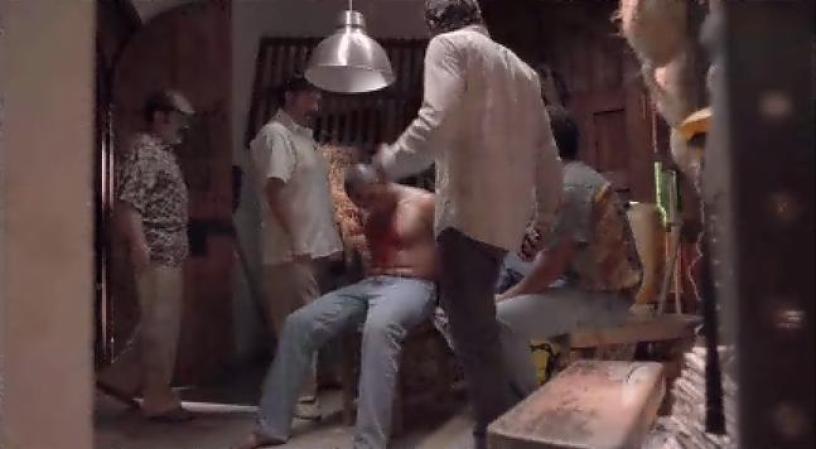 Escobar decide mantenerlo con vida para hacerle creer a él y Jiménez que ha decido dejar de perseguir al Coronel, y que éste baje la guardia,