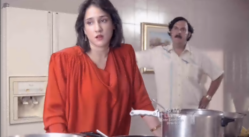 Pato y Escobar siguen discutiendo. Ella le hace saber que aunque lo ama no es nada fácil ser su esposa.
