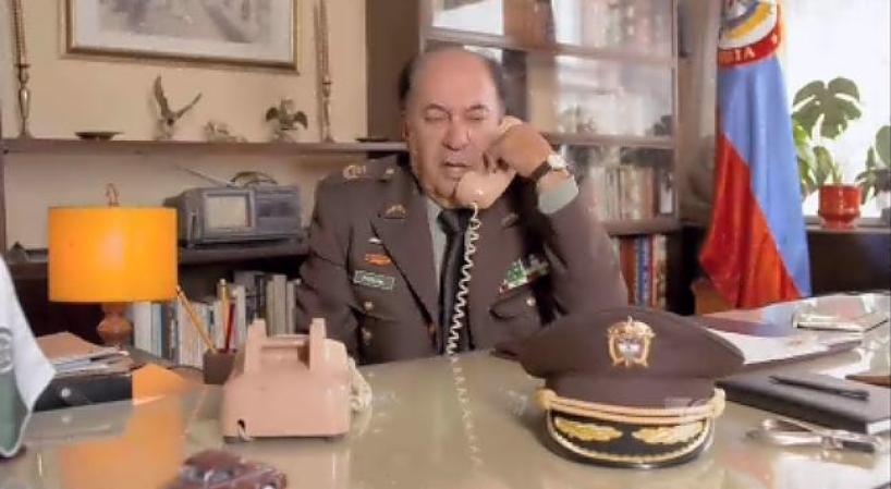 Escobar habla con el coronel que siempre lo ha protegido y éste le dice que no podrá seguir protegiéndolo por mucho tiempo más.
