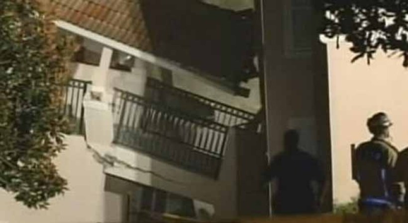 Un deslizamiento de tierra masivo en una sección de un complejo de villas cerca de Disney World en la Florida central colapsó parcialmente la madrugada de este lunes.