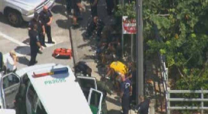 Más de una decena de balseros cubanos llegaron esta mañana a las playas de Hollywood y tocaron tierra sin ser interceptados por los guardacostas.