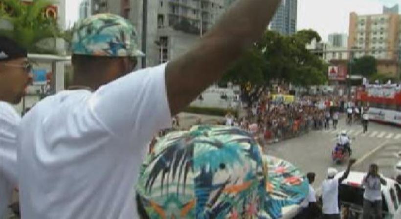 Magistral desfile de la victoria de los campeones Miami Heat.