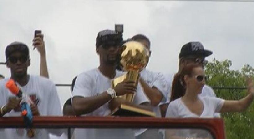 Magistral desfile de la victoria de los campeones Miami Heat