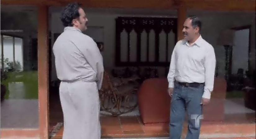 Gonzalo lo invita a pasar y ahí se enfrentan. Sin embargo, él no le puede hacer nada en su propia casa.