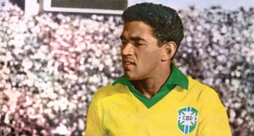 Garrincha fue un futbolista brasileño. Murió a la edad de 49 años a causa del alcoholismo.