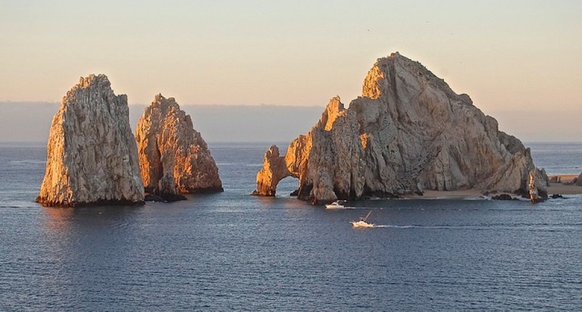 4. Cabo San Lucas. Un destino de inigualable belleza localizado en el extremo sur de la Península de Baja California, justo donde se unen el Oceáno Pacífico y el Golfo de California.