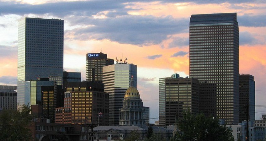 La ciudad de Denver ocupó el cuarto lugar nacional al recibir la mayor cantidad de fondos del programa del gobierno federal Small Business Innovation Research, en julio de 2008, y las industrias con mayor desarrollo son tecnología de la información, aeroespacial, energía, ciencias biológicas y servicios financieros.