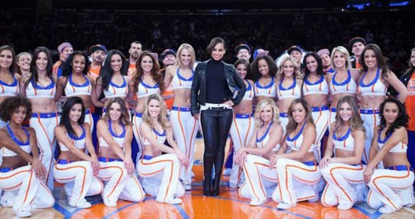 Las bailarinas oficiales de los Knicks de Nueva York “Knicks City Dancers” celebraron en la temporada 2011-2012, su aniversario número 20, como el epicentro de entretenimiento del equipo.