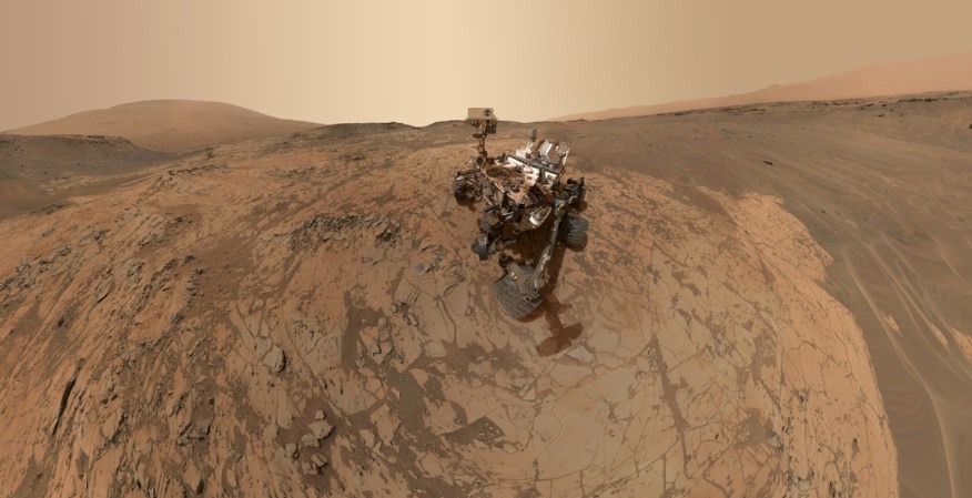 Autofoto del Curiosity en el "Mojave" de Marte.
