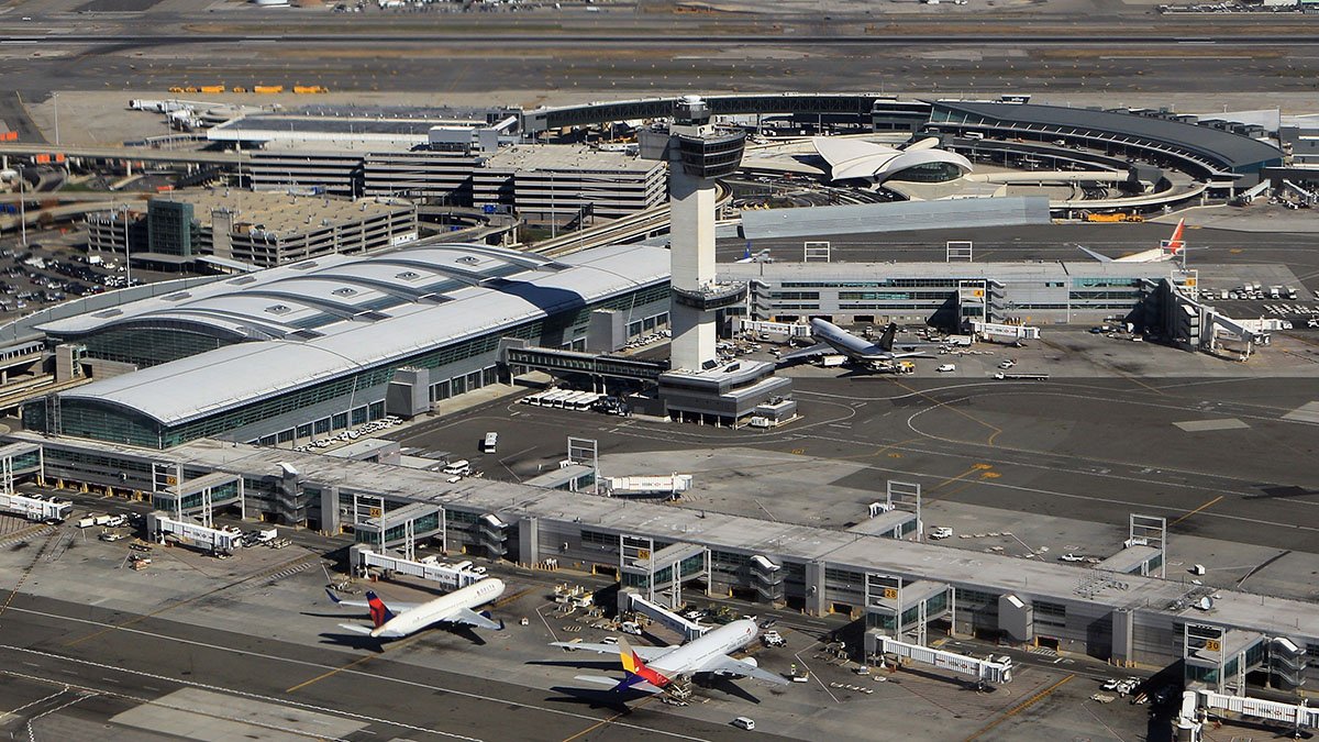 Cientos de vuelos retrasados en el aeropuerto JFK tras fuga de agua – Telemundo Miami (51) - Vimarsana News