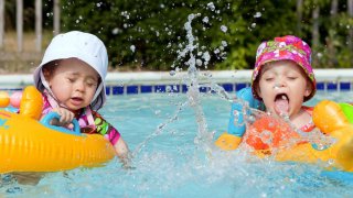 TLMD-ninos-piscina-flotadores-shutterstock_81191764