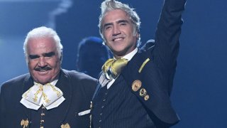 Habían pasado 28 años desde su primer y único dueto con don Vicente Fernández, y no grababa música mariachi hacía unos 15.