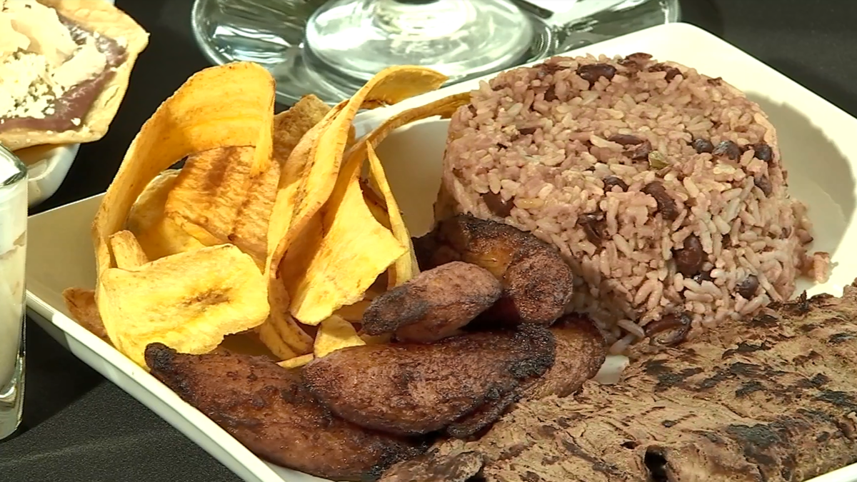 A la Carta: comida nicaragüense, carnes y hamburguesas 