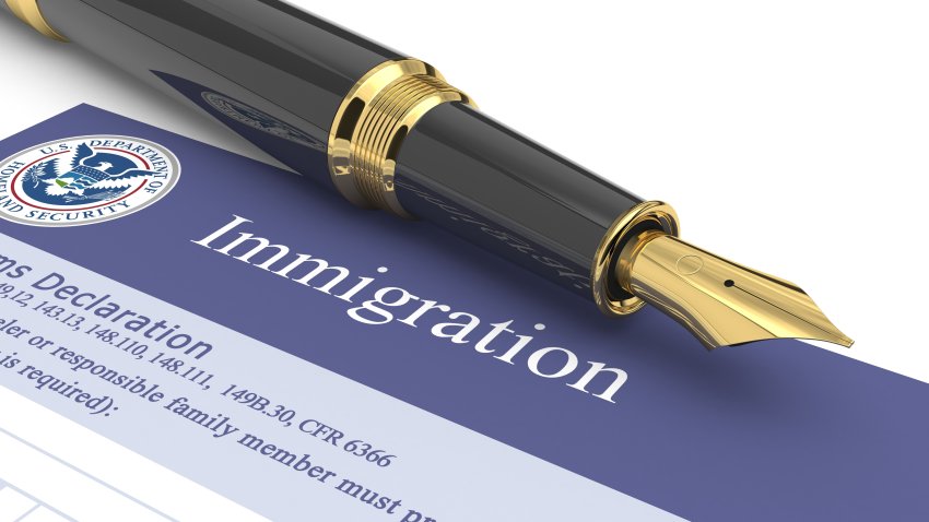 Cambios en inmigración: entra en vigor el aumento de tarifas de USCIS